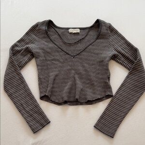 PacSun Gray & Black Striped Cropped V-Neck Long Sleeve Top